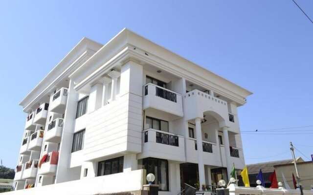 Reba Beach Resort - Hostel