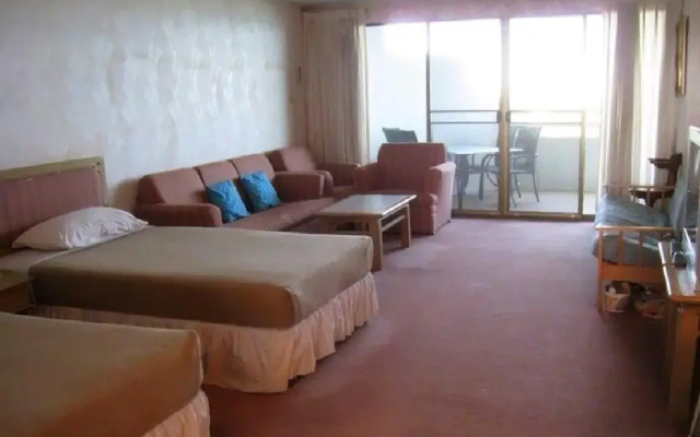 Cha-Am Grand Condotel by Frank