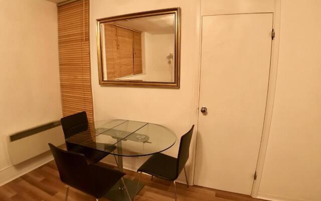 Central Apartment 5 Mins Putney Tube Station