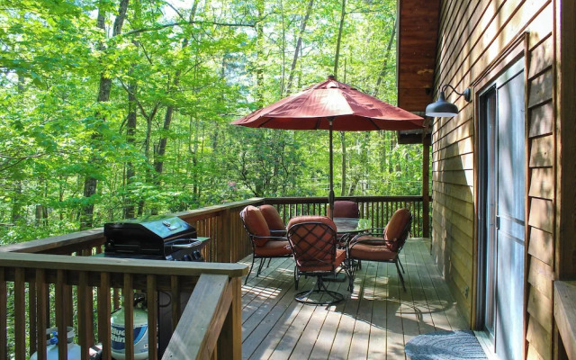 Sautee Nacoochee Mtn Paradise w/ Spacious Deck!