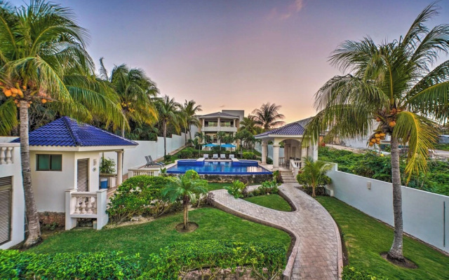 Oceanfront Isla Mujeres Estate w/ Infinity Pool!