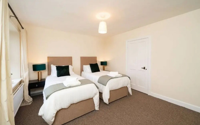 Clubhouse Cottage - Stylish 2 bed pet Friendly