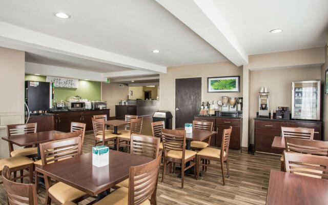 Sleep Inn Kansas City International Airport