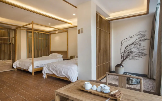 Wuyishan Old Street Hill Lodge