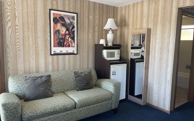 Saddle & Surrey Motel