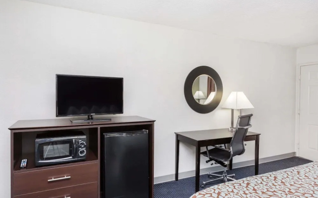 Days Inn Hendersonville