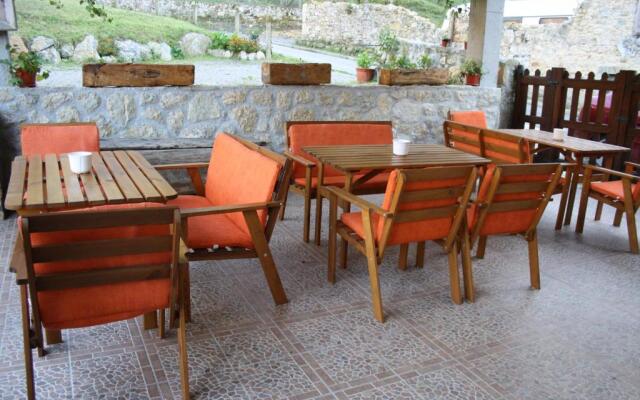 Apartamentos Rurales La Caviana