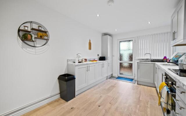 Village Hideaway 2 Bedroom Apartment North Cardiff