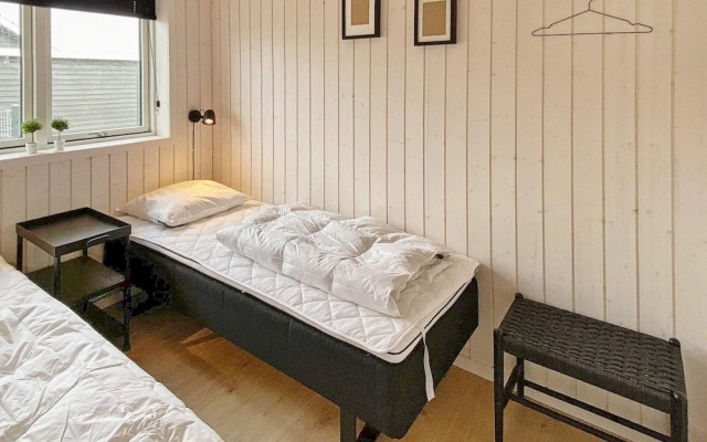 8 Person Holiday Home in Vaeggerlose