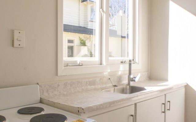 Arent Serviced House 14A Dignan St