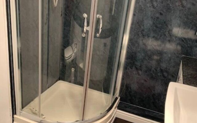 Lovely 5 Person Chalet in St Margaret's at Cliffe