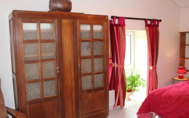 Gîte Châtel-de-Neuvre, 2 pièces, 3 personnes - FR-1-489-22