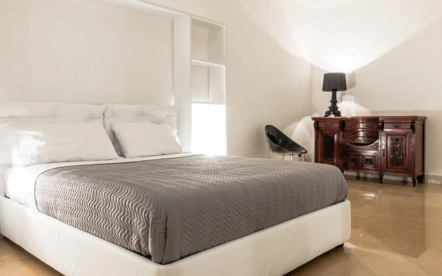 Suite In Center