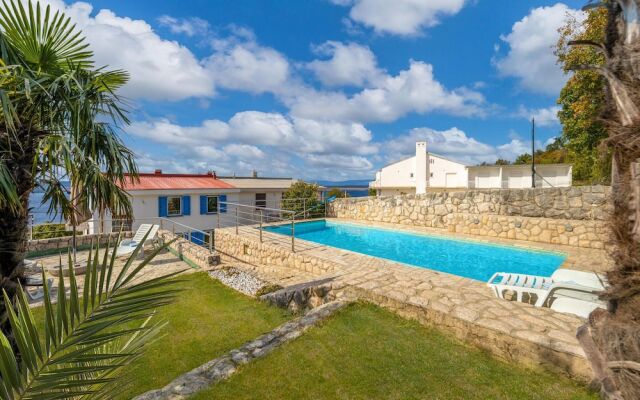 Awesome Home in Dramalj With Wifi and 5 Bedrooms