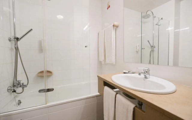 Hotel Rainha D. Amelia, Arts & Leisure