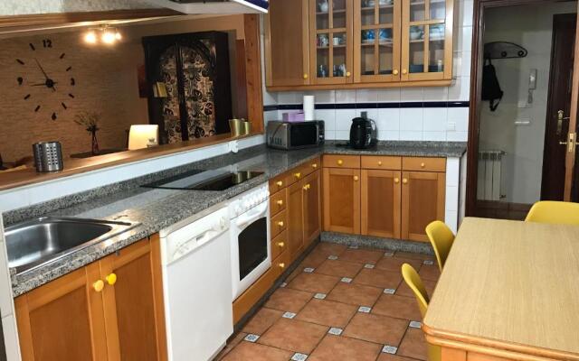 apartamento con amplia terraza cerca del hospital clínico