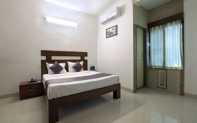 OYO 12810 Hotel Iris