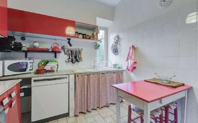 "spacious and Cozy, 6+3 Beds, Free Wifi, Near Eur"
