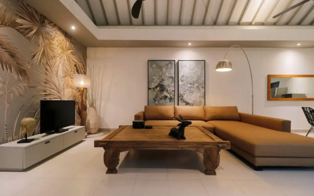 Splendid Private Villa, 2 BR, Canggu With Staff