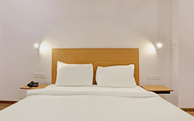 Collection O 70363 Banana Leaves