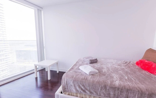 New! Serenity Stay With Lakeshore View. 50+ Floor