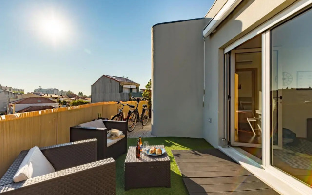 Music Relaxing Apt with bikes, terrace & parking