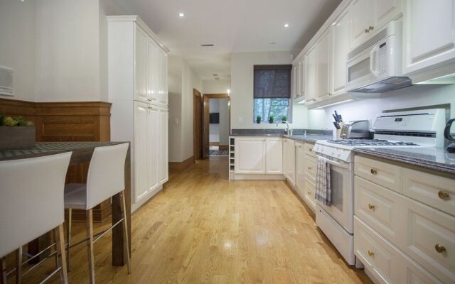 Spectacular 1BR Unit - King Bed