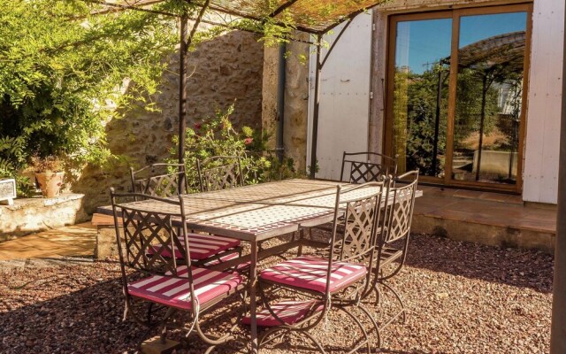 Stylish Villa in Fraissé-des-corbières With Swimming Pool