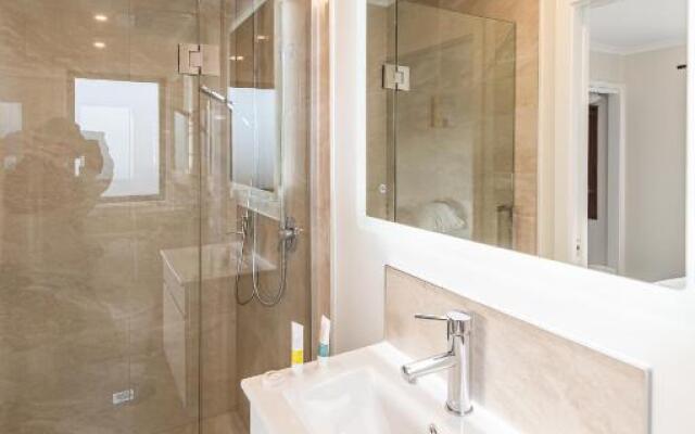 Mirror Lake Apartment