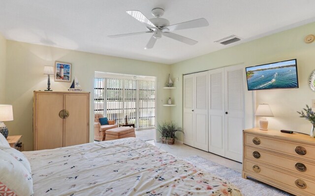 Serenity On Sutton 2 Bedroom Townhouse by RedAwning