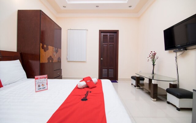Reddoorz near Hoang Van Thu Park