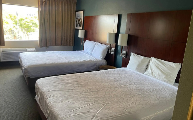 Portside Inn & Suites