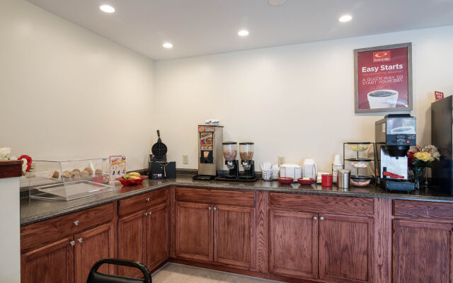 Econo Lodge Inn & Suites Canandaigua - Fingers Lake Area