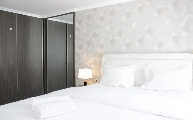 Spacious Studio Room at The Jarrdin Cihampelas Apartment – Guest Rooms – Bandung