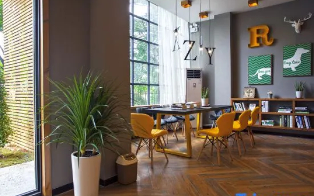 Shanjian Hotel (Sanya Phoenix Airport Branch)