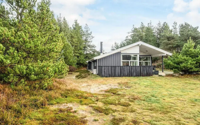 Secluded Holiday Home in Henne near Beach