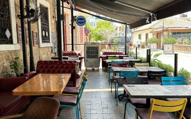 Lords Hostel & Pub