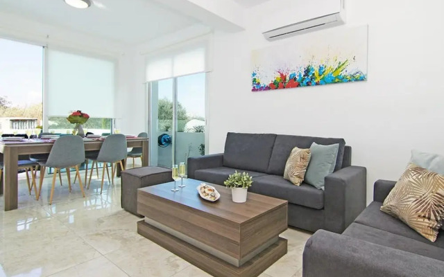 Caren Paralimni in Paralimni