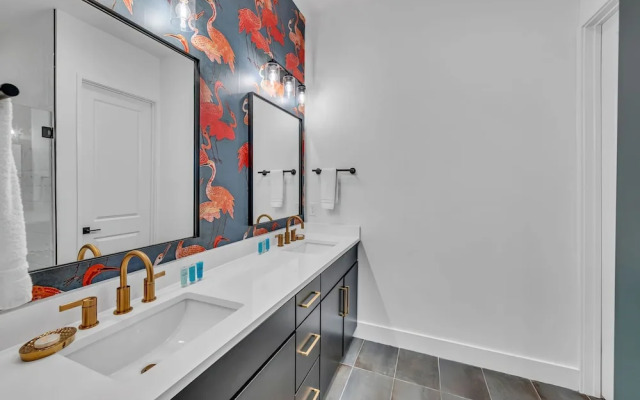 Disco Lounge Double Rooftop Hot Tub Nashville