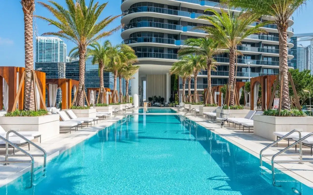 SLS LUX Brickell