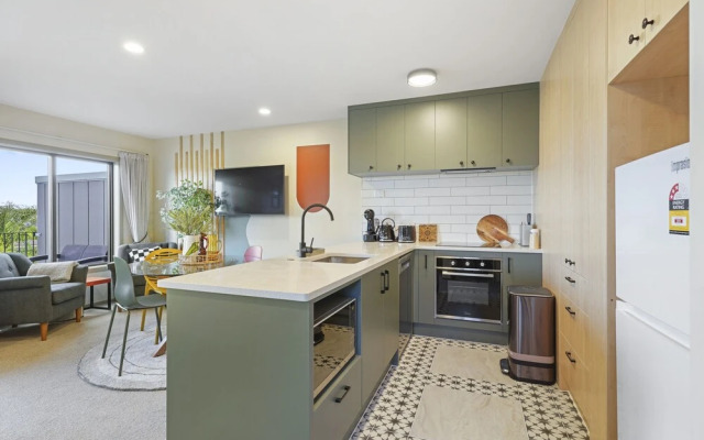 Super Chic Apt nr Albany Mall - Carpark