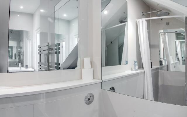 Large Studio Apartment  Central London