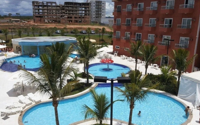 Frente ao Parque da Lagoa Quente, Apto particular com varanda e vista piscinas, com tela de proteção