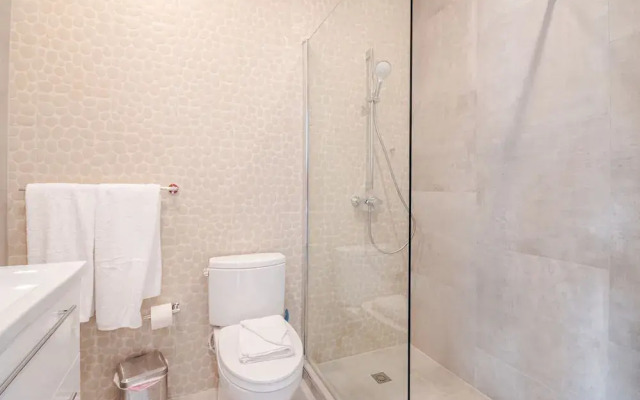 Modern Trestrapi Beach Villa 8 bed 8 Bath 2 Pools