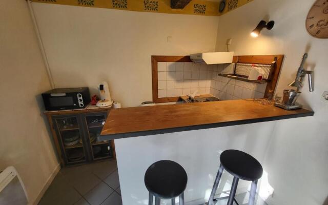 STUDIO of 24m with small patio