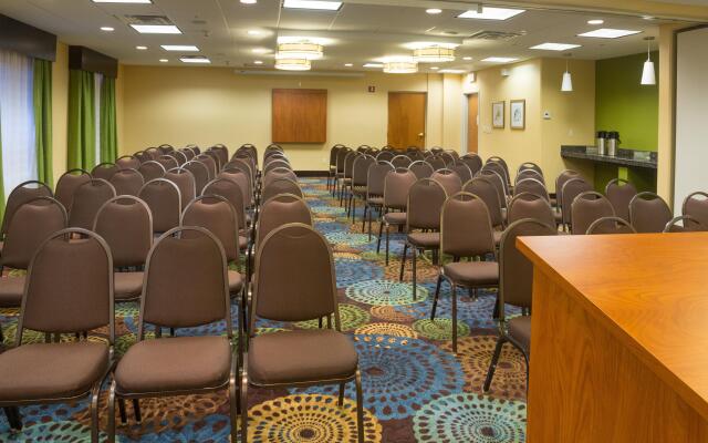 Holiday Inn Express & Suites Jacksonville Airport by IHG