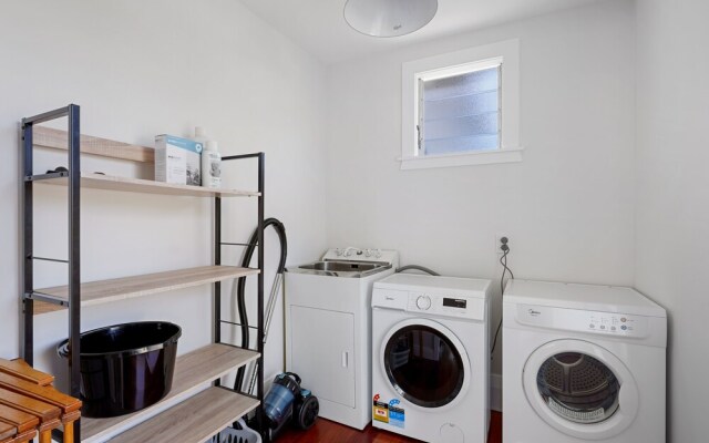 Grey Lynn - Grandeur - Cafe Lifestyle
