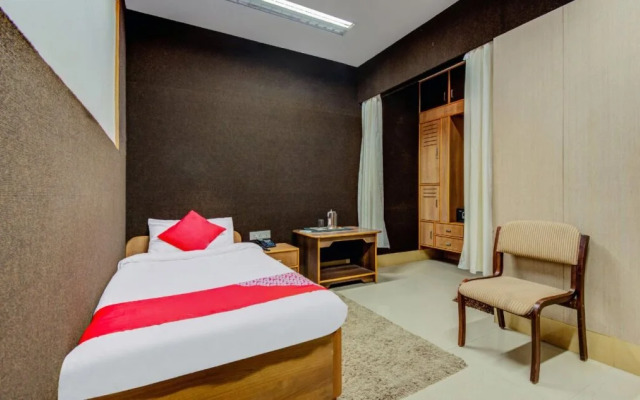 OYO 1327 Inchara Hotel