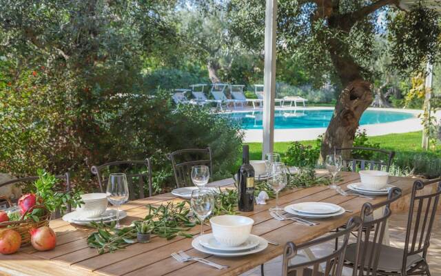 TD Il Vecchio Fienile Outdoor Kitchen with Pool View