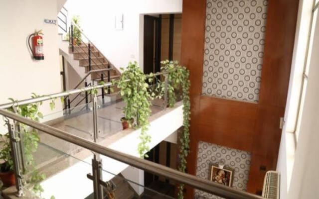 OYO Premium Golf Course Road